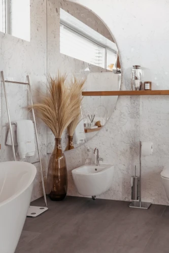 Bianco Carrara i Laminam Pietra di Savoia - Łazienka z marmuru 2