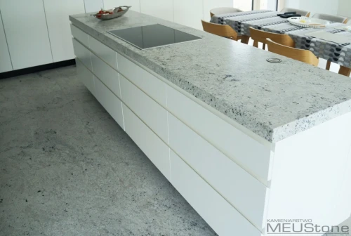 Kamienne Blaty kuchenne Colonial White 1